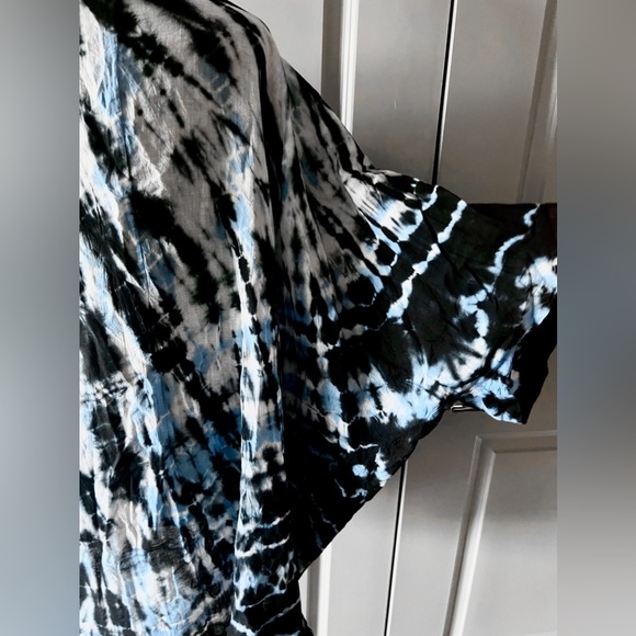 Gypsy 05 Shaka 3/4 sleeve easy Kimono. Black/azure/white. Size small. - Picture 6 of 9